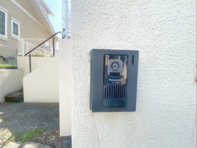 糟屋郡篠栗町中央５丁目 中古戸建の防犯設備|来客の顔が見えて安心のモニター付きインターホンです！