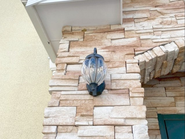 糟屋郡篠栗町中央５丁目 中古戸建の設備|夜も安心！玄関を明るく照らすポーチライト！