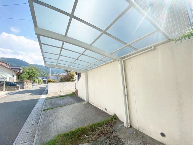 糟屋郡篠栗町中央５丁目 中古戸建の駐車場|カーポート付きの駐車場です！