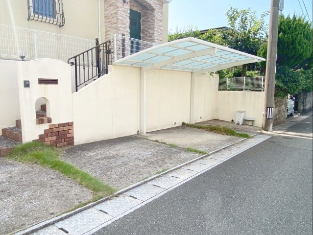 糟屋郡篠栗町中央５丁目 中古戸建の駐車場|２台駐車可能です！