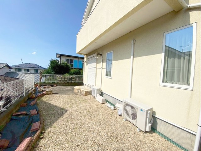 糟屋郡篠栗町中央５丁目 中古戸建の庭|南西向きのお庭です！日照時間が長いため、午後からの洗濯物もしっかりと乾きそうですね！