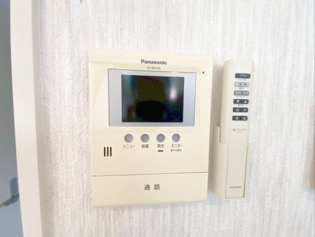 糟屋郡篠栗町中央５丁目 中古戸建の防犯設備|来客の様子が見えるモニター付きインターホンで防犯面も安心ですね！