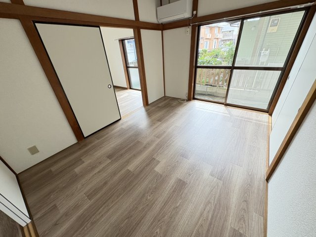 奥田ハイツの居間・リビング