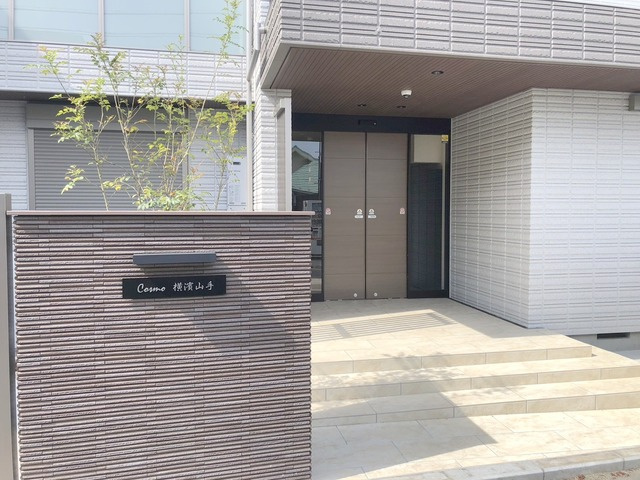 コスモ横濱山手のエントランス|オートロック完備のエントランス