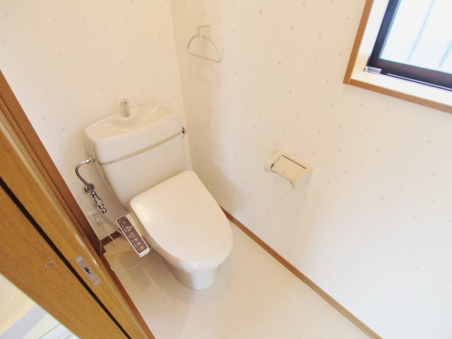 幸町戸建のトイレ