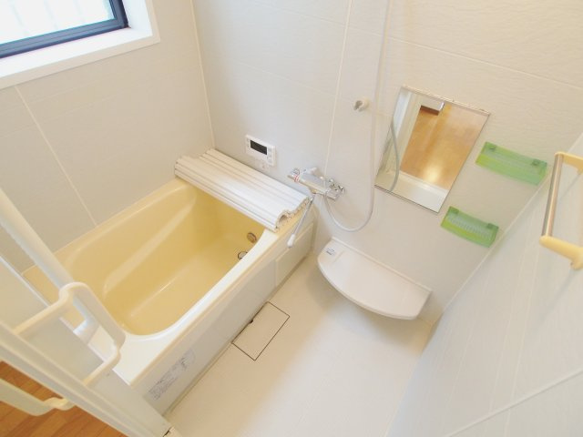 幸町戸建の浴室