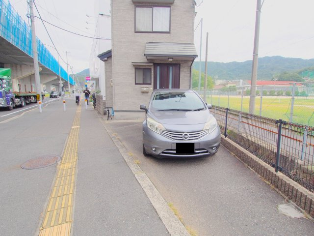 幸町戸建の駐車場