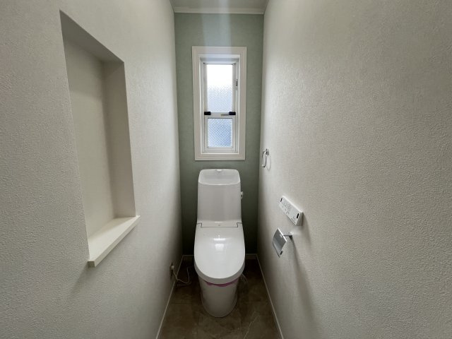 鉄筋コンクリート造の地下室あるリフォーム戸建【座間市緑ケ丘】のトイレ|シンプルで使いやすいトイレです