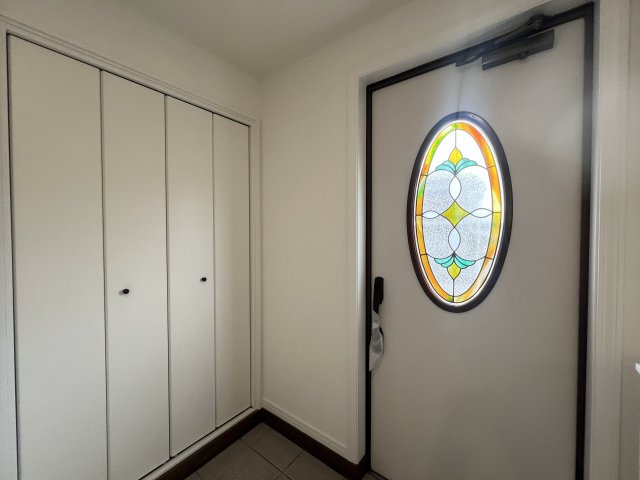 鉄筋コンクリート造の地下室あるリフォーム戸建【座間市緑ケ丘】の玄関|ゆったりとした玄関です