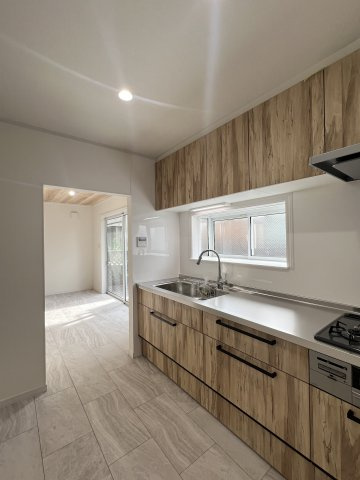 鉄筋コンクリート造の地下室あるリフォーム戸建【座間市緑ケ丘】