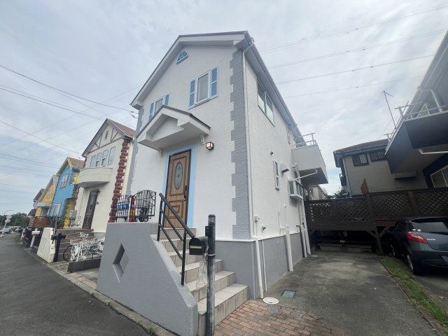 鉄筋コンクリート造の地下室あるリフォーム戸建【座間市緑ケ丘】の外観|外観もきれいです