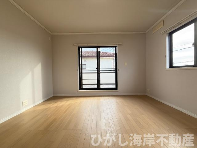 茅ヶ崎市高田4丁目　中古戸建の洋室|新規リフォーム完了！　8帖　洋室