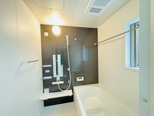 柏市西原１丁目新築戸建（西原１期）の浴室|手元で水流切り替えシャワーヘッド