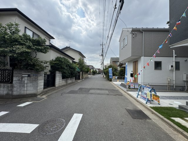 柏市西原１丁目新築戸建（西原１期）の前面道路含む現地写真|東側前面道路・幅員約6ｍ