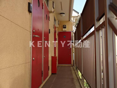 【エントランス】 | ＳＴＡＧＥモンクール | 清潔なエントランスです