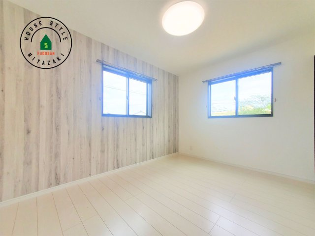 宮崎市下田島栄町(A号地)の内観：施工例|柔らかい陽光が差し込む明るいお部屋を演出する設計。彩光の取れる窓が気持ちの良いお部屋を創り上げます。