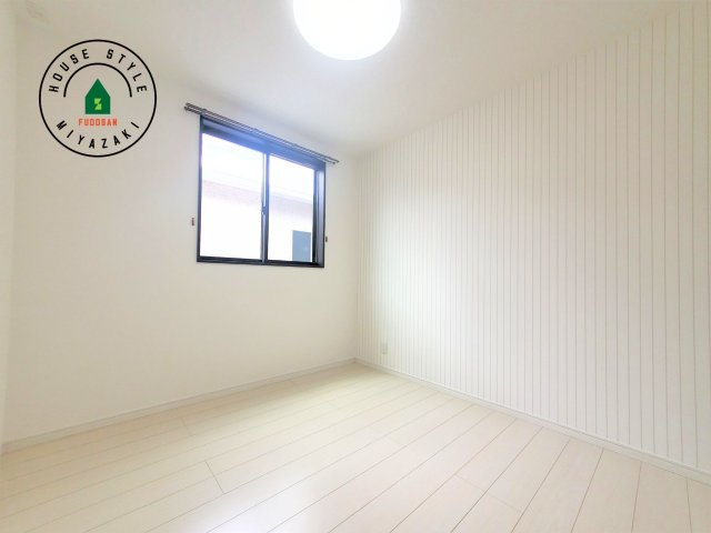 宮崎市下田島栄町(A号地)の内観：施工例|穏やかな光が差し込む室内には、穏やかな時間が流れます。