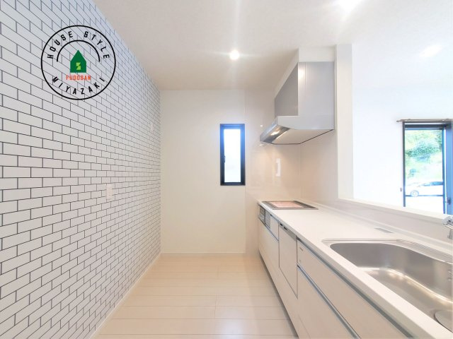 宮崎市下田島栄町(A号地)の内観：施工例|ダイニングテーブルへの配膳がラクラク、お料理はかどるカウンター付きシステムキッチン！