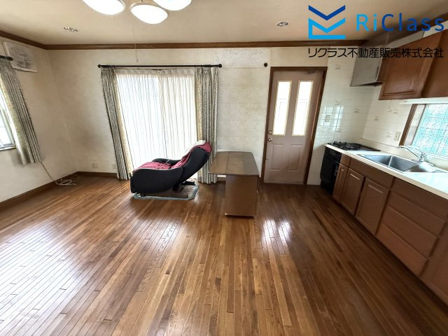 中古戸建　神戸市長田区房王寺町1丁目4の居間・リビング|ゆったり過ごせるリビングです