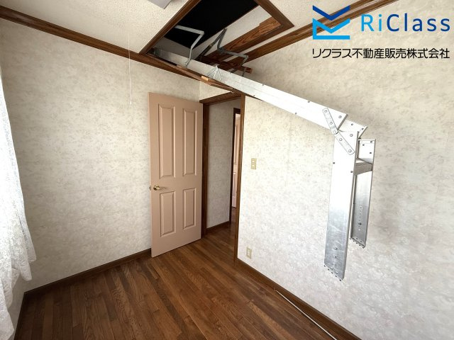 中古戸建　神戸市長田区房王寺町1丁目4の洋室|屋根裏収納あります