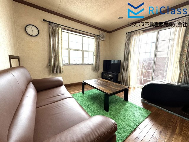 中古戸建　神戸市長田区房王寺町1丁目4の居間・リビング|こちらのリビングで趣味の時間をお楽しみください