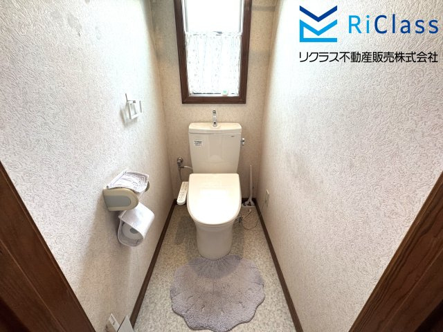 中古戸建　神戸市長田区房王寺町1丁目4のトイレ|１階ウォシュレット付きトイレです