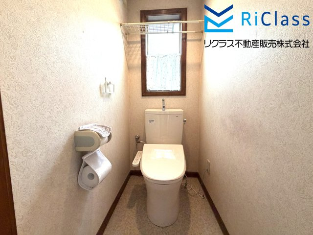 中古戸建　神戸市長田区房王寺町1丁目4のトイレ|１階ウォシュレット付きトイレです