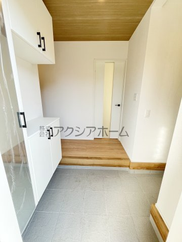 入間市扇台1丁目・全1棟　新築一戸建　の玄関