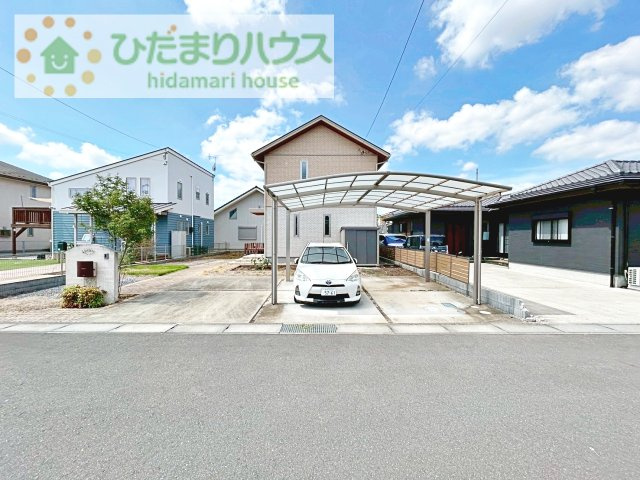 【駐車場】 | 笠間市鯉淵　中古戸建 | ゆったりとしたカースペースで、ファミリーカーや軽自動車もラクラク駐車出来ますね♪