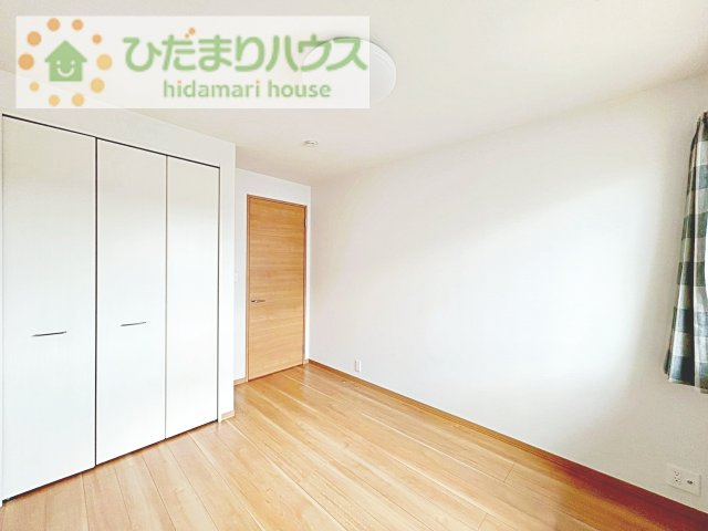 【洋室】 | 笠間市鯉淵　中古戸建 | お掃除しやすく、清潔感を保てるのでダニも発生しにくいフローリング♪