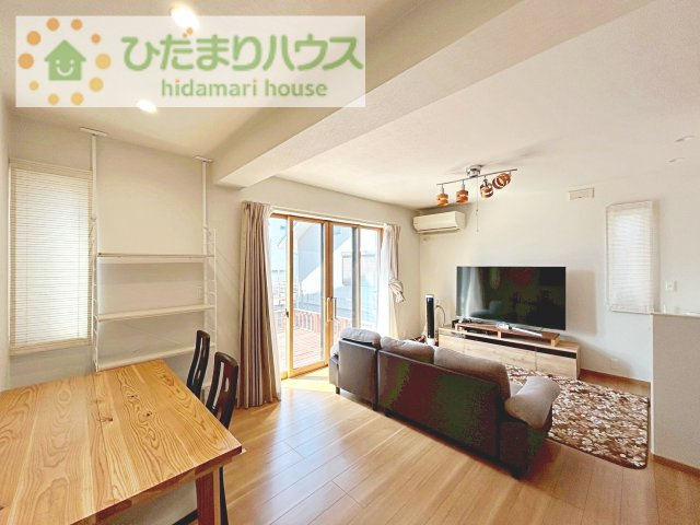 【居間・リビング】 | 笠間市鯉淵　中古戸建 | お子様が元気に遊べる広々としたリビングです！