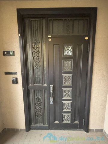 小田原市蓮正寺　中古戸建の玄関