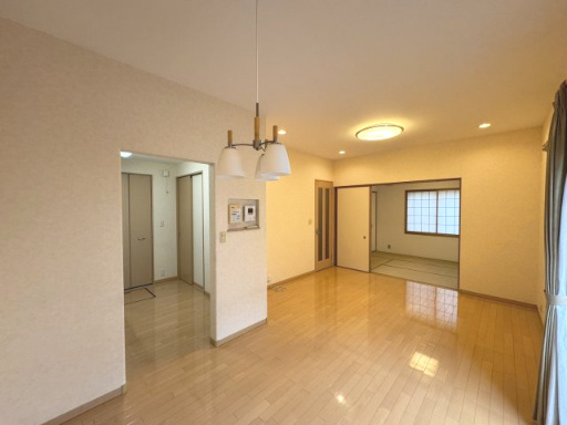 リビング横には和室あり♪