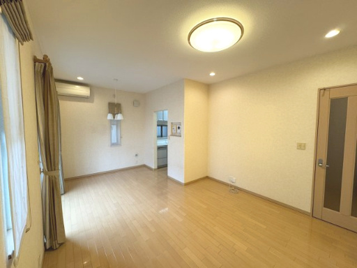 白基調のシンプルで使い勝手の良いリビング♪