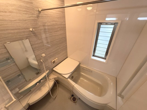 白を基調とした高級感あるお風呂♪