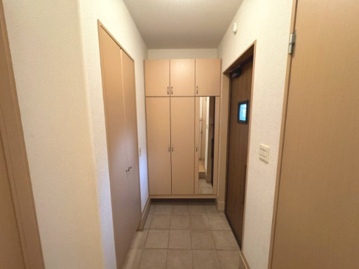 シューズボックスには便利な鏡付き♪