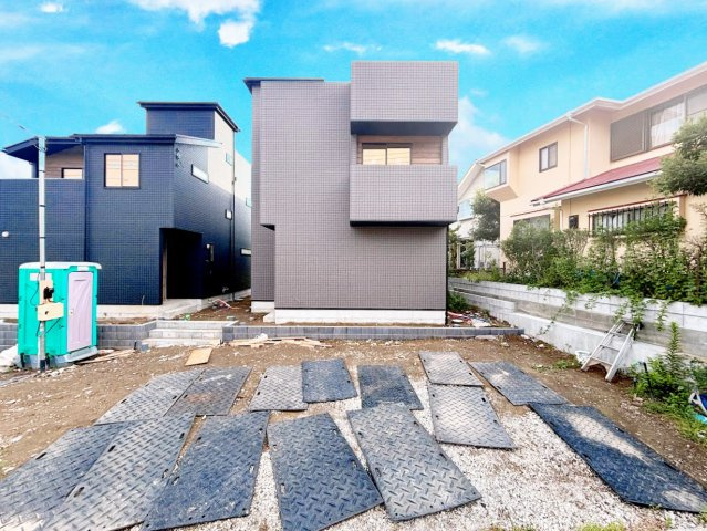 鎌倉市梶原3丁目　新築戸建ての外観|◆一戸建てを中心とした街並みが整然と続き、周辺は高い建物が建っていないので、緑の多い閑静な趣を感じる環境です。街並みや周辺環境も重要なポイントです！！