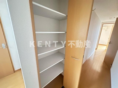 【収納】 | サンビレイ３ | たっぷりとした収納スペースです