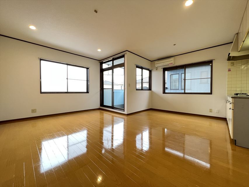 池上ハイツＢの居間・リビング|こちらのリビングで趣味の時間をお楽しみください