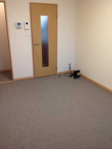 レオパレスメーシア公園台Ⅰの居間・リビング|1Fはフローリング、2F以上は絨毯になります。