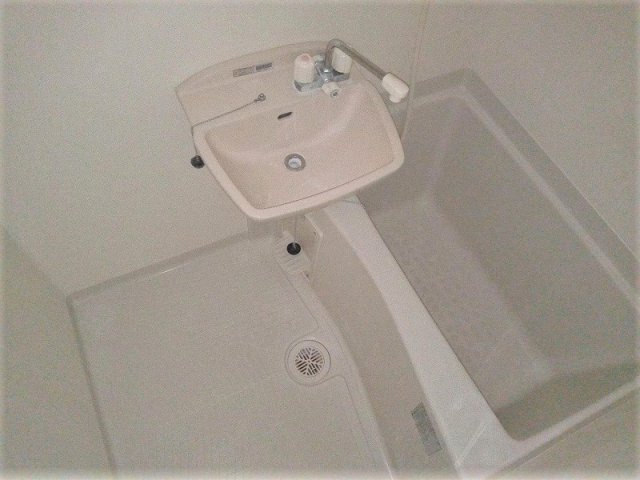 レオパレスメーシア公園台Ⅰの浴室|コンパクトで使いやすいお風呂です