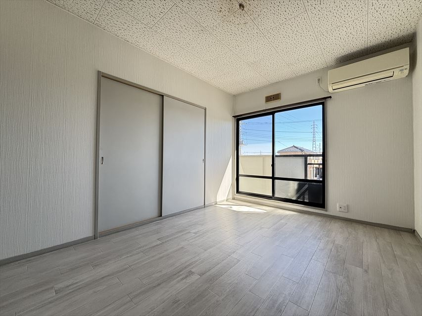 サンフラワー清地の洋室|落ち着いた色調の洋室です