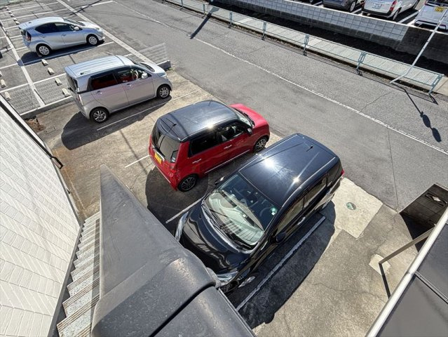 サンフラワー清地の駐車場|車をお持ちの方に嬉しい駐車場付きの物件です