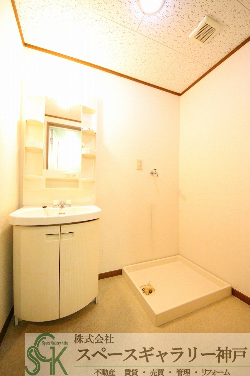 ウィステリア弐番館の洗面所|※お部屋により仕様が異なる場合があります※