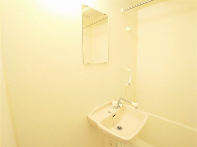 レオパレスドリームの内装|明るい色調の室内です