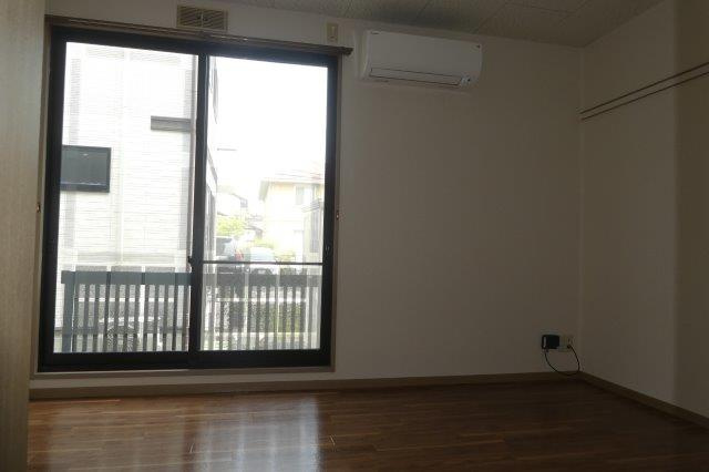 グリーンガーデン酒津の居間・リビング|洋室