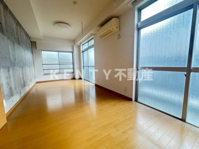 【居間・リビング】 | サンビレイ３ | ゆったり過ごせる居間です