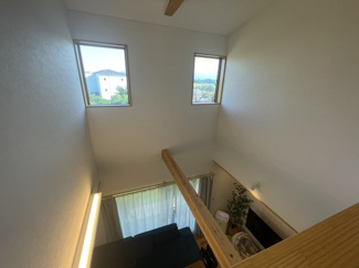 【内装】 | 安中市原市　中古戸建 | ■吹き抜けがあり開放感のあるリビングです♪