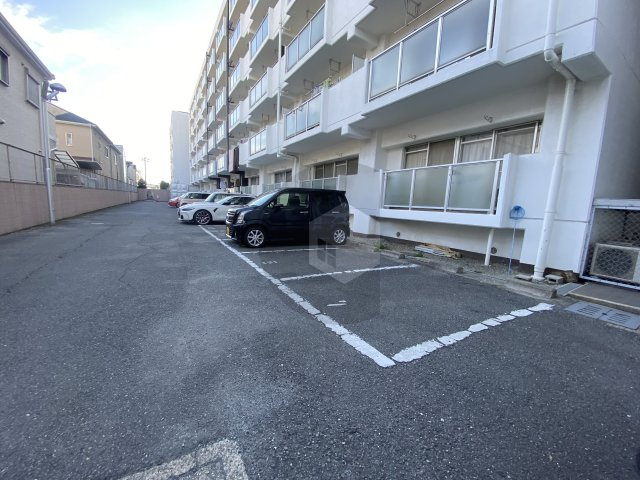 シャンポール東大阪の駐車場