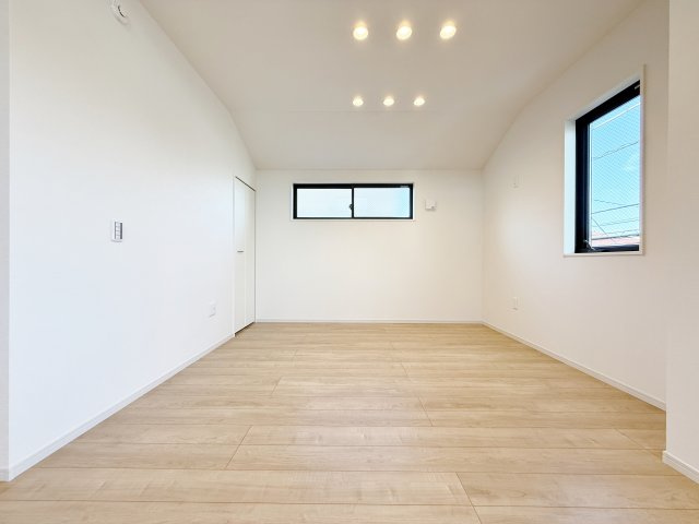 練馬区春日町2丁目 限定1棟の洋室|1階5.2帖　洋室